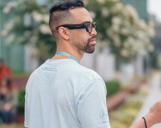Facebook plans Augmented-Reality sunglasses with EssilorLuxottica